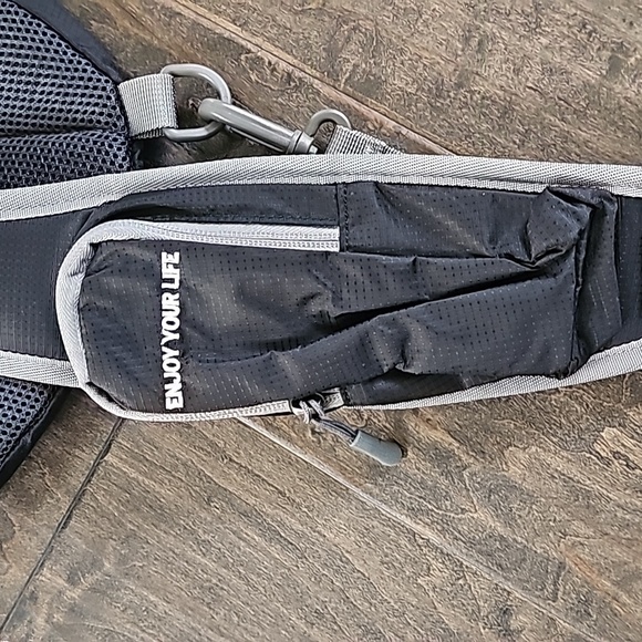 New Waterfly Black and Gray Crossbody Slingbag - Picture 4 of 8